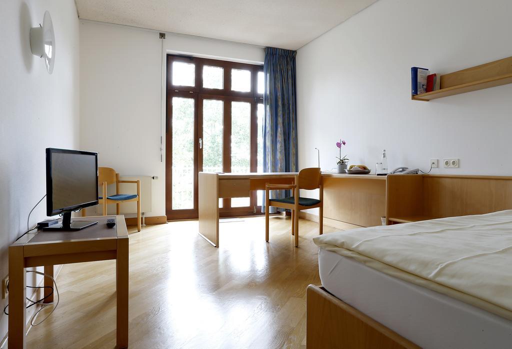 Tagungs- Und Bildungszentrum Steinbach/Taunus Steinbach im Taunus Ruang foto