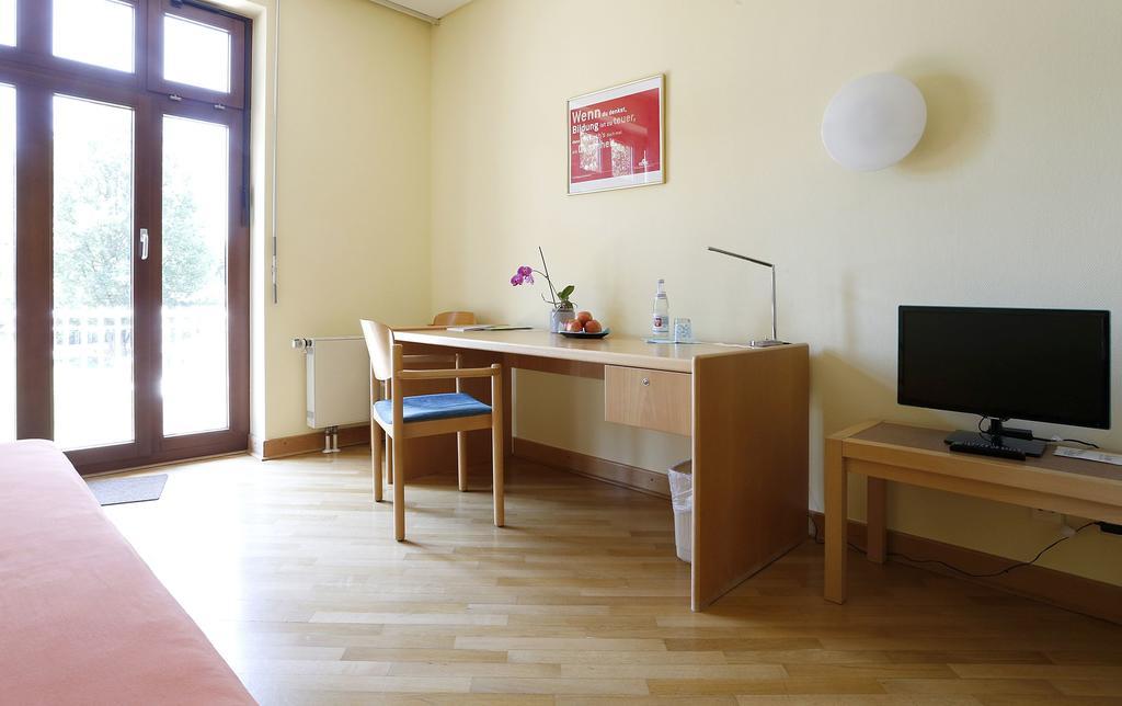 Tagungs- Und Bildungszentrum Steinbach/Taunus Steinbach im Taunus Bagian luar foto